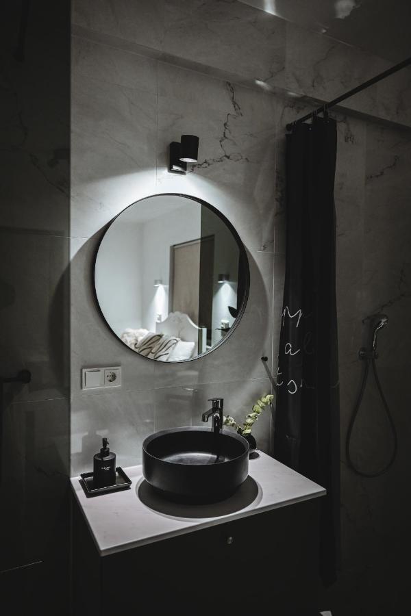 Alka - Cozy Room By The Sea With Private Hot Tub Njarthvik 외부 사진